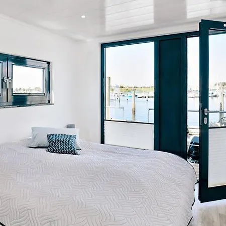 Houseboat On The Flensburg Fjord, Hotel en barco *